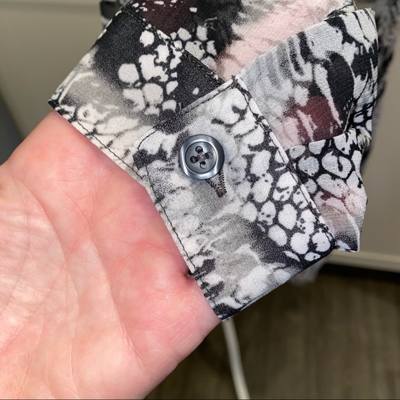 CABi #988 BLACK WHITE SNAKESKIN Button Up Long Sleeve Blouse M - Picture 7 of 13